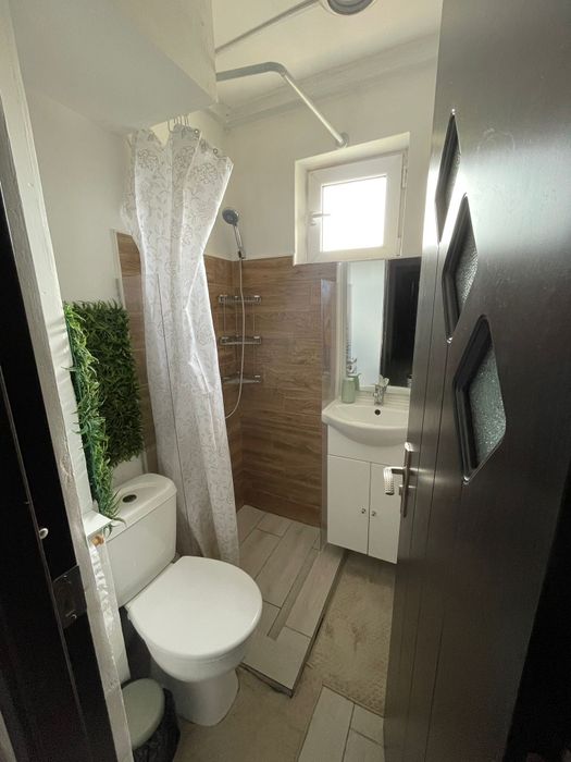 PF închiriez ap cu o camera Podu ros etaj 3