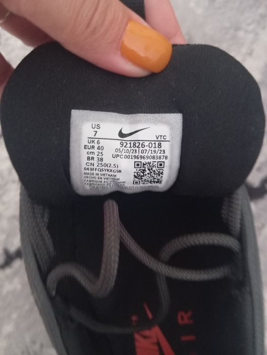 Маратонки Nike 40 номер