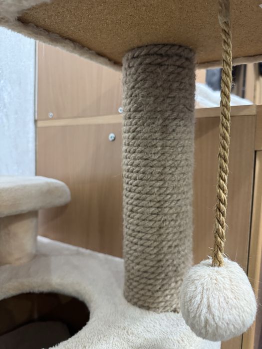 Домик для кошки в отличном состоянии