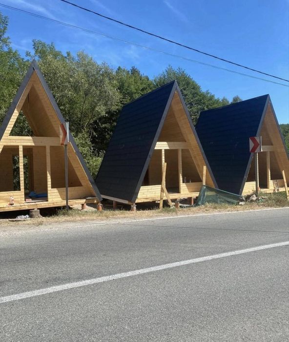 Vând cabane din lemn