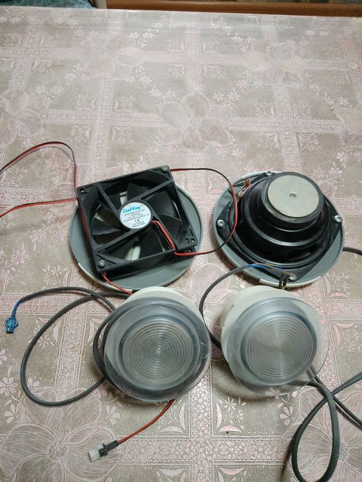 Колонка,вентилятор и 2светильника от душ.кабины