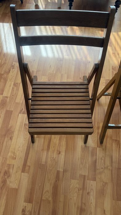 Сгъваеми столове с масичка