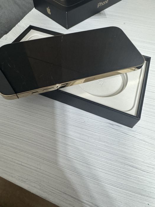 Iphone 12 pro maximus 128 gb.