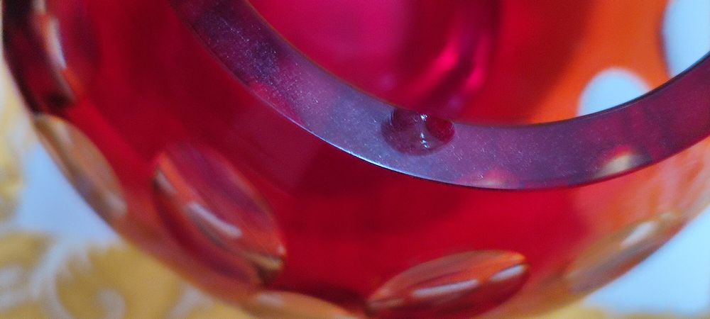 Продам вазу красную