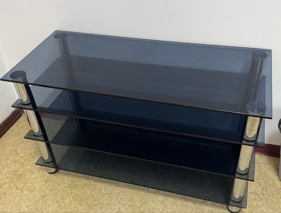 Офисная мебель (столы, шкафы)