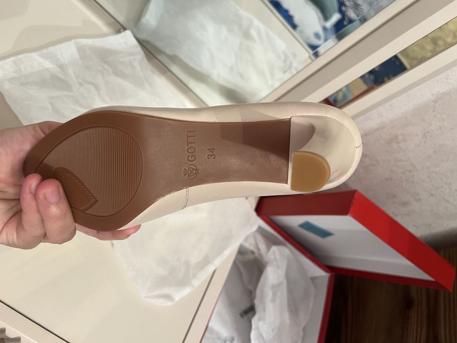 Продам туфли новые размер 34 , кожа