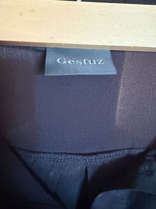 Копринена рокля, тип риза Gestuz