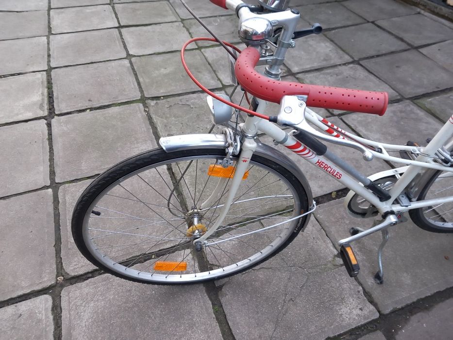 Bicicleta vintage marca Hercules și BMW