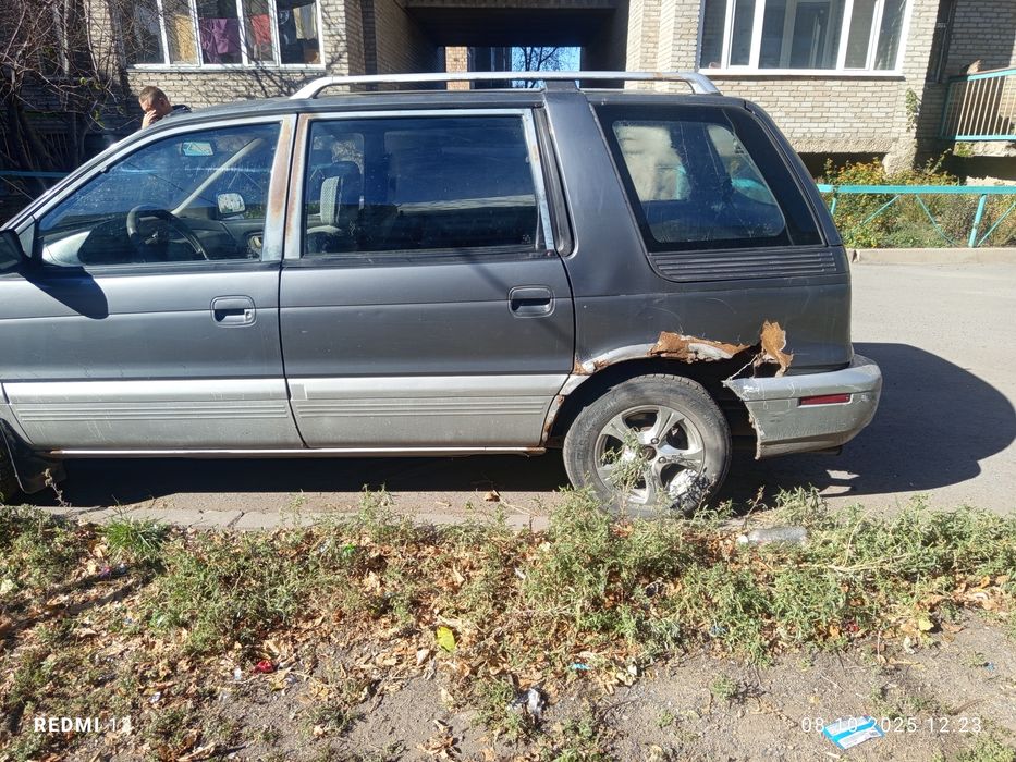 Продам Мицубиси Спейс вагон