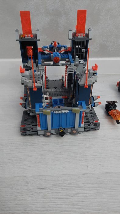 Lego Nexo Knights 70315,70317