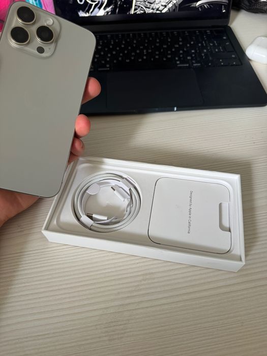 IPhone 15 pro max natural titanium