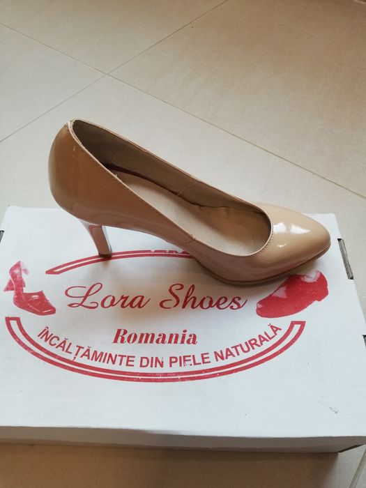 Pantofi Nude noi din lac și piele naturala, mar 36, îngust, toc 8 cm