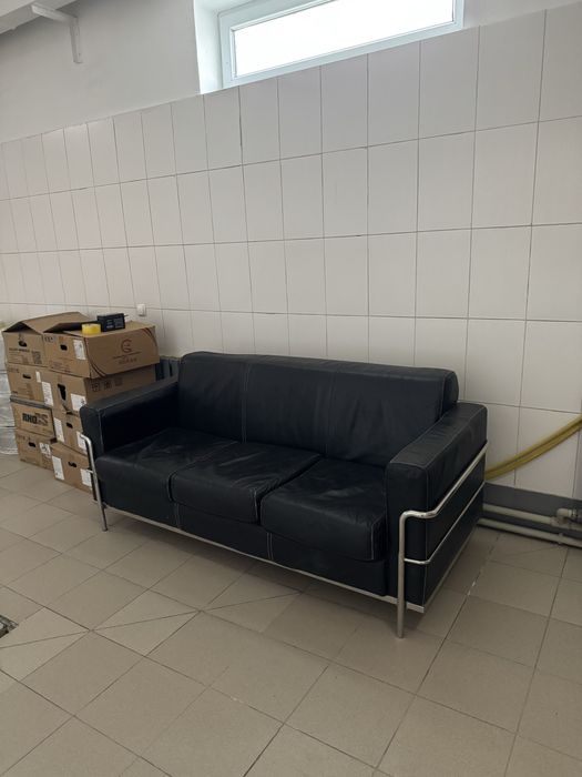 Диван Кожаный трех местный