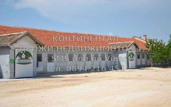 кодг 62062. Тухлена стопанска сграда 780м2 в стопански двор - 3800м2.