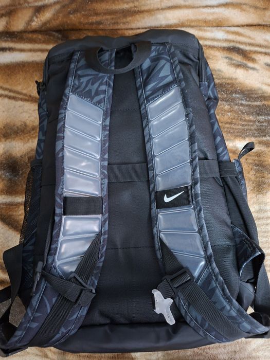 Продам рюкзак Nike Elite v3