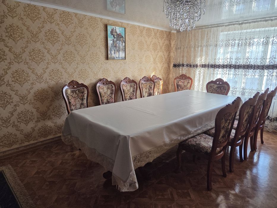 Стол для ресторанов или кафе,для посиделок!