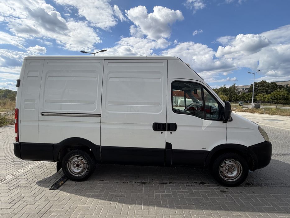 Хладилен бус iveco daily 2.3