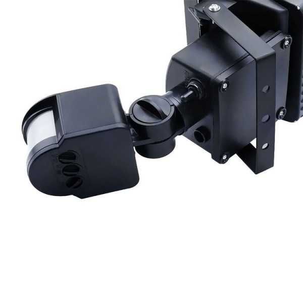 ПРОМО!! 2 броя Качествен LED Прожектор с фотоклетка и Соларен панел