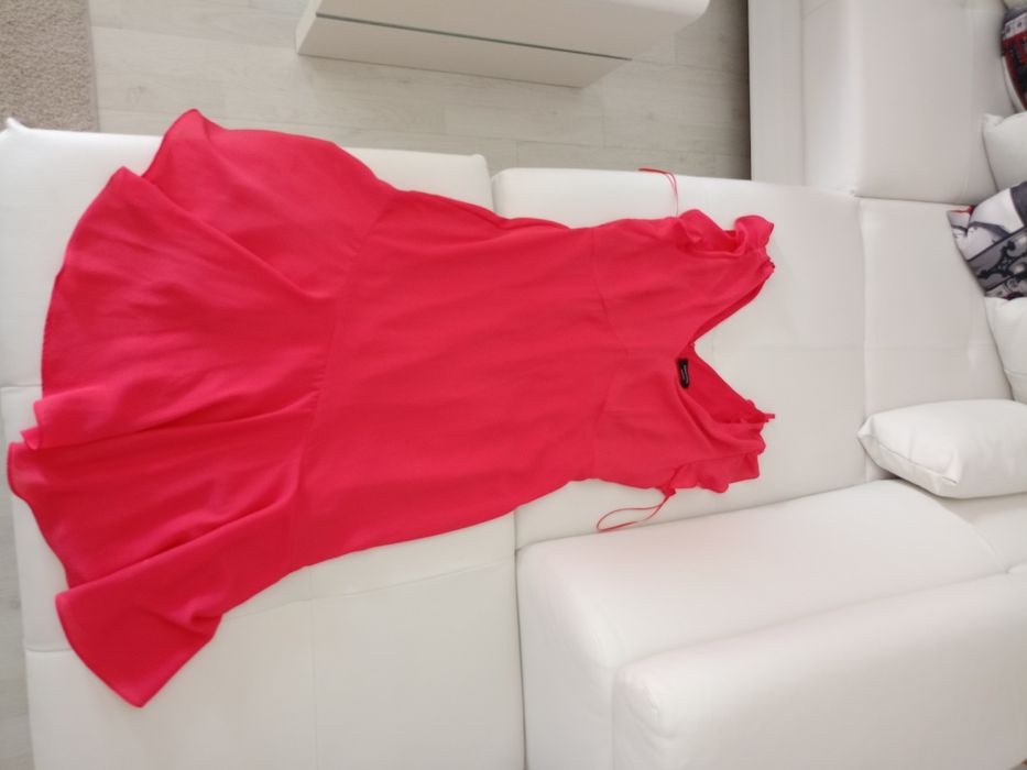 Vând rochie  dama mărimea M,produs de calitate, produs că și nou.