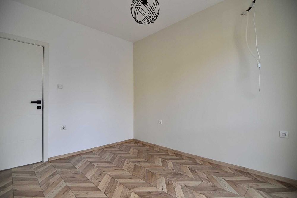 Продава се Тристаен апартамент в Пловдив, Кючук Париж - 74 кв.м за 1919 €/кв.м - Снимка #3