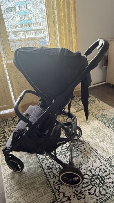 Срочно продам детскую коляску