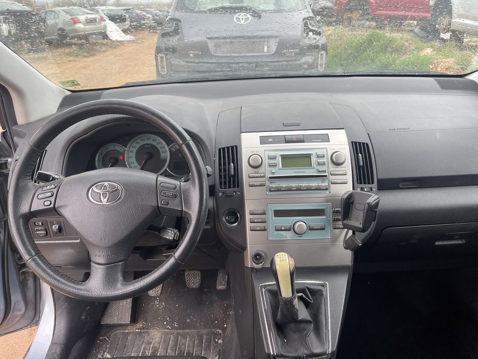 На Части Toyota Corolla Verso 2.2 D-4d 136к.с 2006 ляв волан!