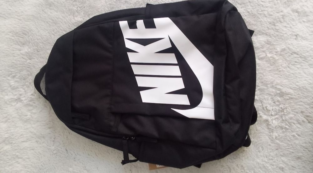 Rucsac Nike nou cu etichetă