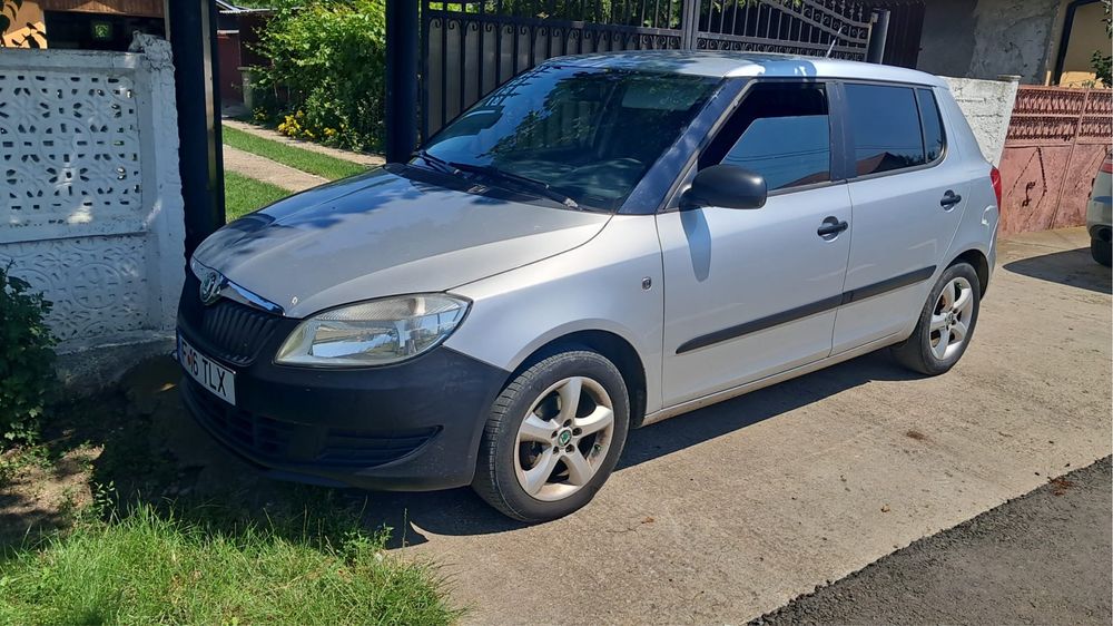 Skoda Fabia 2004-4300 lei si Skoda 2012 -3800 euro