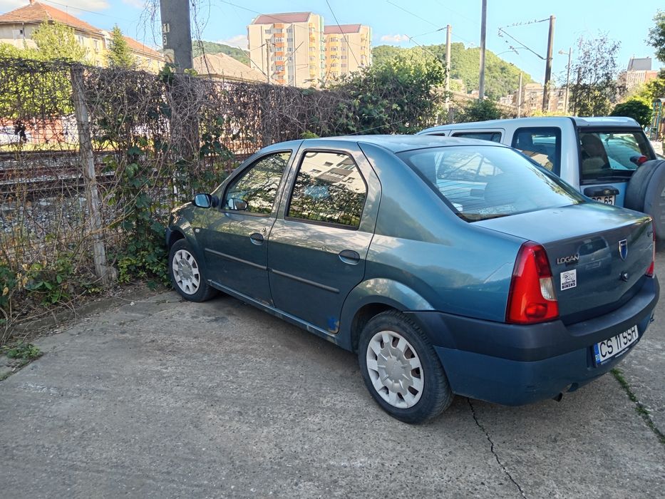 Vând Dacia Logan