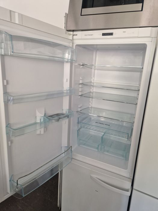 Хладилник с фризер Point A++ No frost