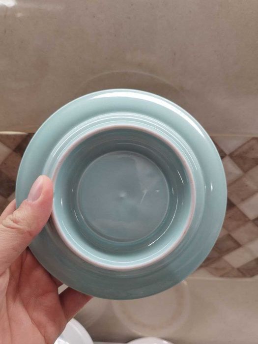 Два порцеланови сервиза за хранене