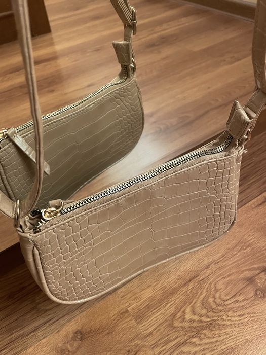 Бежова дамска чанта