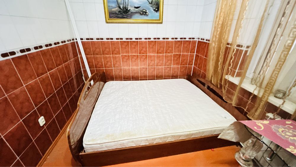 Спальня диван и шифонер