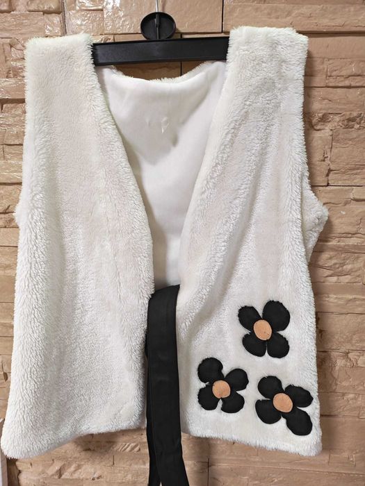 Vesta de blanita sintetica cu model floral