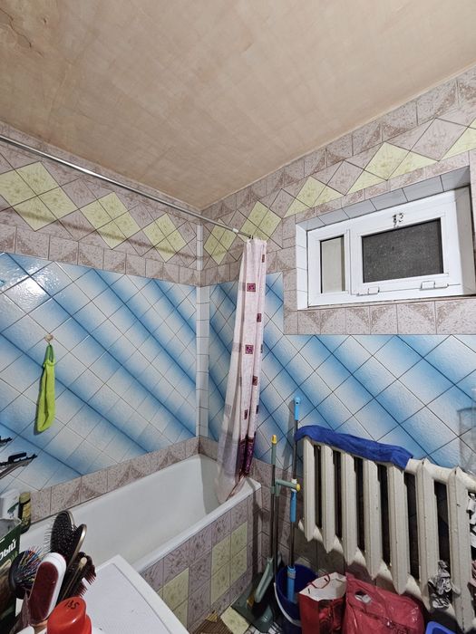 Сотилади 2 хона 1-етаж 4 етажли Г'иштли дом