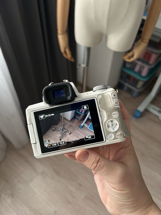 Canon M50 срочно сатамын