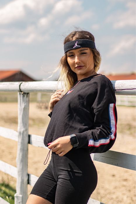 Bluza Tommy Hilfiger cu taietura V