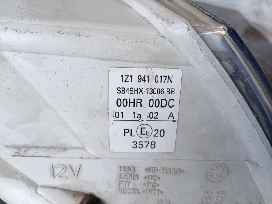 Преден ляв фар Skoda Octavia II RS