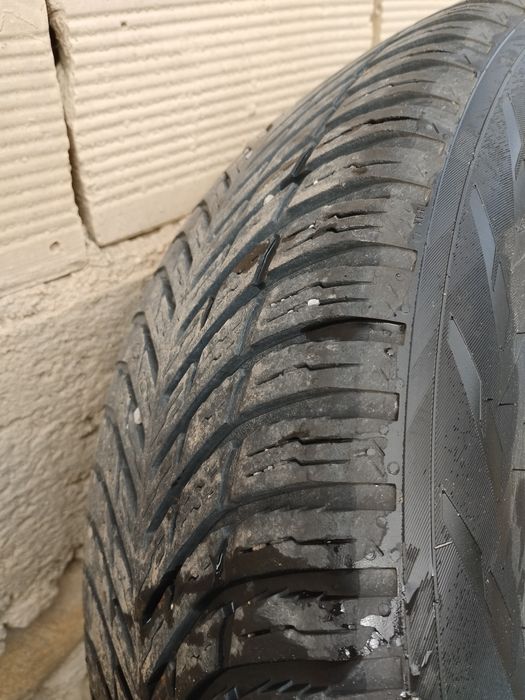 Всесезонни гуми 15"