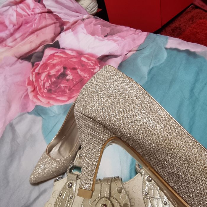 Pantofi 37 aurii noi