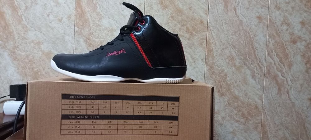 Продам новые фирменные Баскетбольные кроссовки