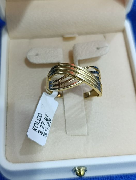 Золотое кольцо цвет жёлтый проба 585, вес 3,77 гр размер 19,5.