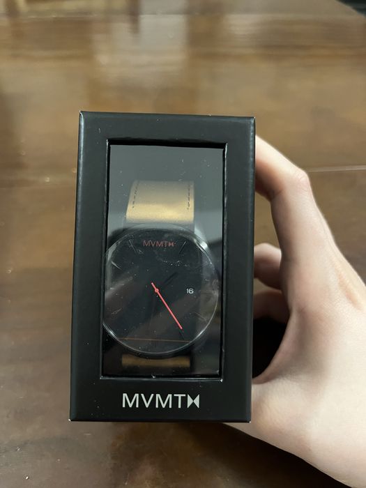 Нов часовник MVMT