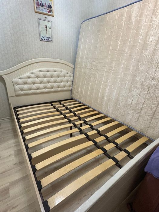 Кровать в спальню