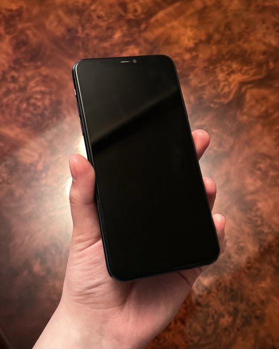 Продам Iphone 11 PRO MAX (64гб)