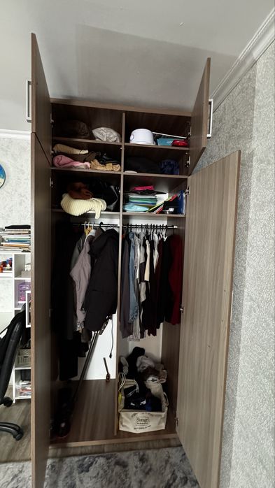 Шкаф для одежды распашной