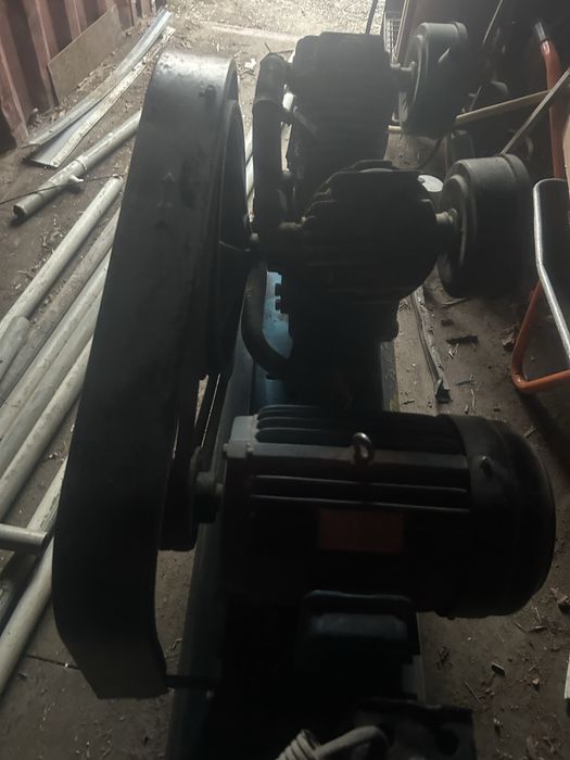 Продам воздушный компрессор .