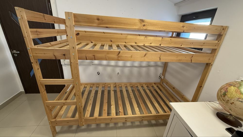 Pat dublu ( supraetajat ) de copii , lemn masiv de pin natur .