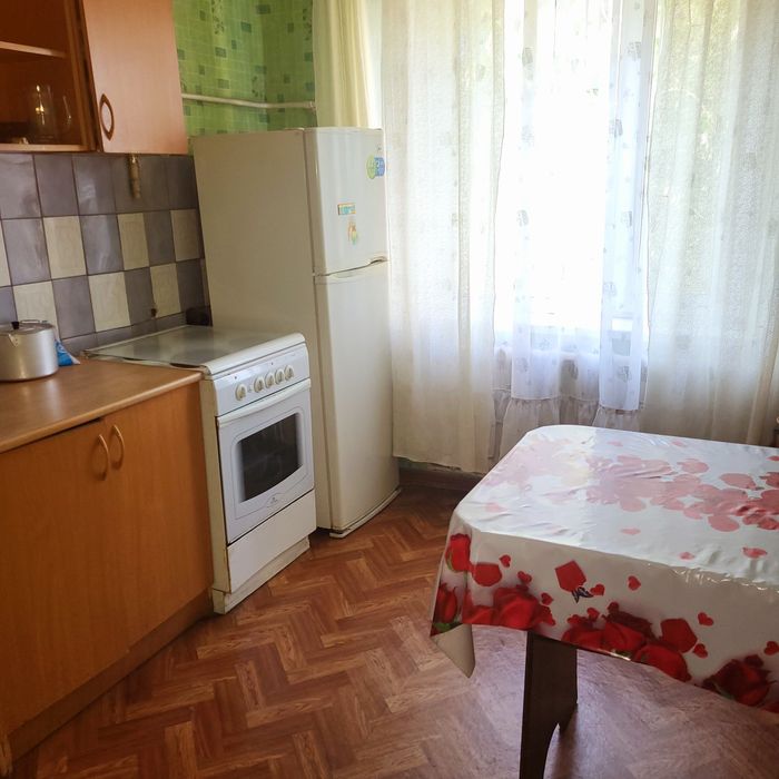 1 ком.я район Цума.часы ,ночь