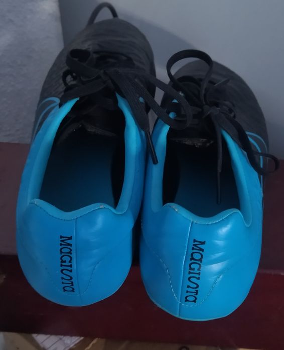 Спортни обувки за футбол